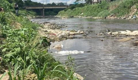 Corpo de homem é encontrado enrolado em saco plástico em igarapé no Glória