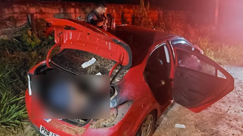 Corpos são encontrados dentro de porta-malas de carro na Zona Leste de Manaus