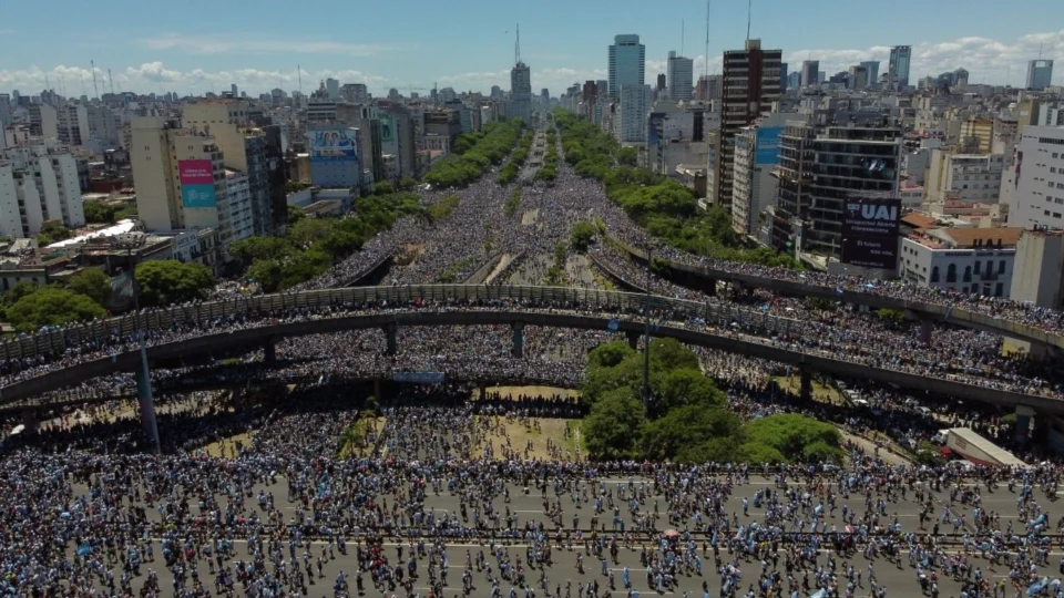 Multidão celebra título da Argentina nas ruas de Buenos Aires; veja fotos