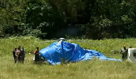 Helicóptero cai e deixa feridos no Rio de Janeiro, nesta quarta-feira, 14