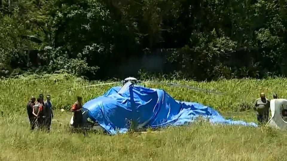 Helicóptero cai e deixa feridos no Rio de Janeiro, nesta quarta-feira, 14