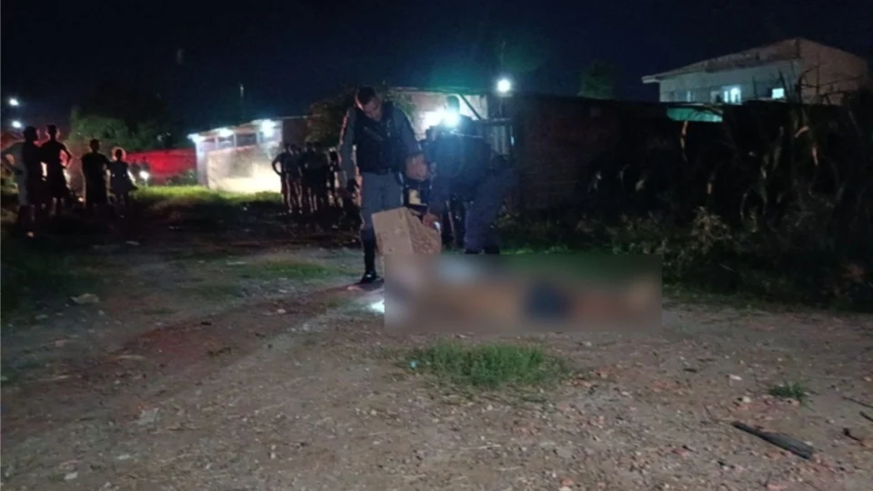 Vídeo: homem é morto a tiros em área de mata na Zona Leste de Manaus