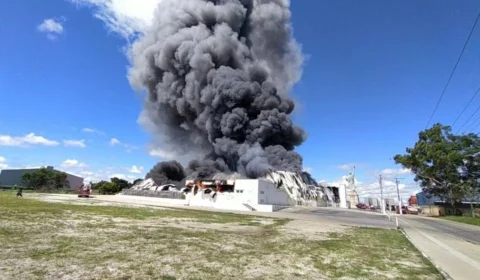 Incêndio de grande proporção destrói loja da Havan em Vitória da Conquista, na BA