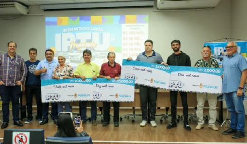 IPTU Premiado: Semef entrega cheques simbólicos para contemplados em Manaus