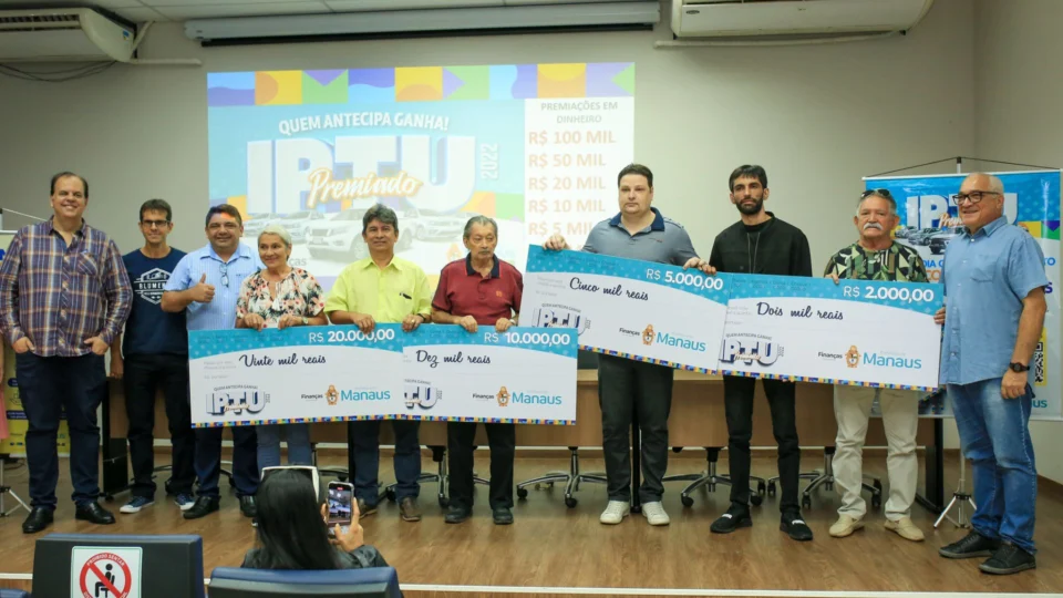 IPTU Premiado: Semef entrega cheques simbólicos para contemplados em Manaus