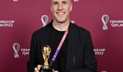 Jornalista passa mal dentro de estádio e morre durante jogo Holanda x Argentina