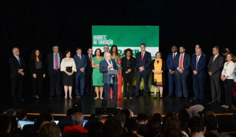 Lula anuncia 16 novos ministros para o futuro governo