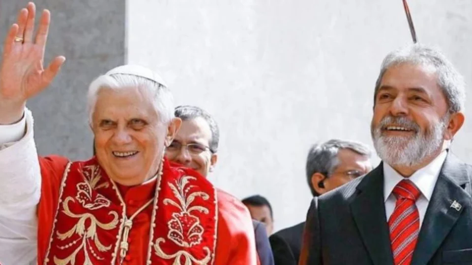 ‘Recebi com tristeza’, diz Lula em tuíte sobre morte de Bento XVI