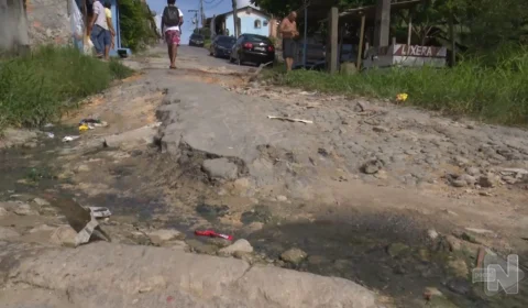 VÍDEO: moradores são prejudicados por rua esburacada e sem saneamento em Manaus