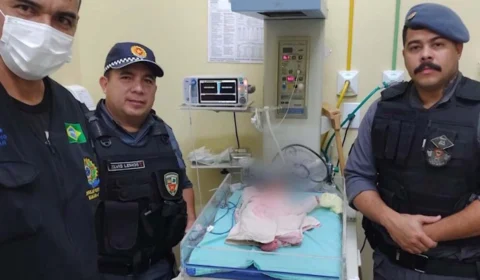 VÍDEO: mulher encontra bebê recém-nascido abandonado em rodovia do Amazonas