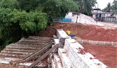 Obra para conter erosão na orla de Japurá-AM chega a 90% de execução