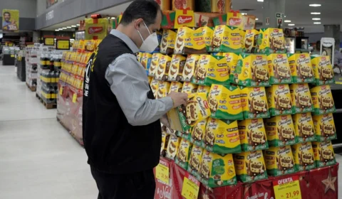 Operação ‘Boas Festas’ fiscaliza comércio de produtos natalinos em Manaus