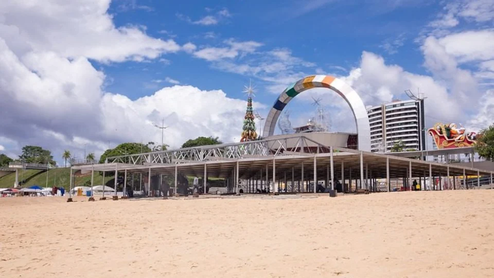 Réveillon 2023: estrutura começa a ser montada na Ponta Negra em Manaus