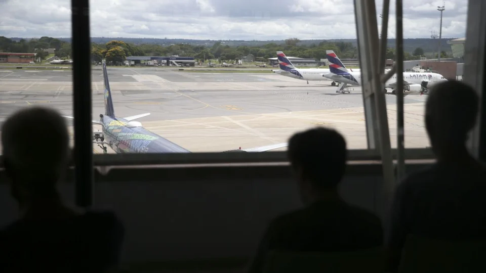Voo cancelado por conta da greve dos aeronautas? Saiba o que fazer