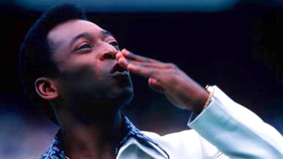 Pelé: rei nos campos, popstar nas ‘telonas’ e amante da boa música
