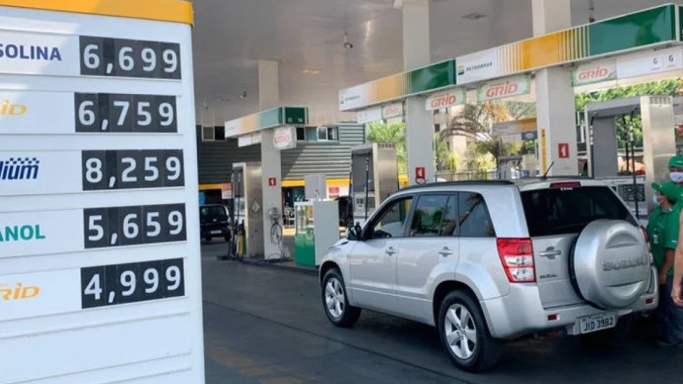 Gasolina sobe 3,2% nas primeiras semanas de 2023 no AM, segundo ANP