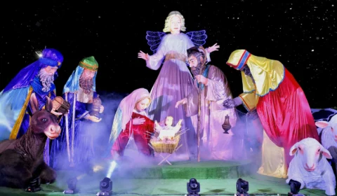 Presépio natalino gigante pode ser visitado na Ponta Negra, em Manaus