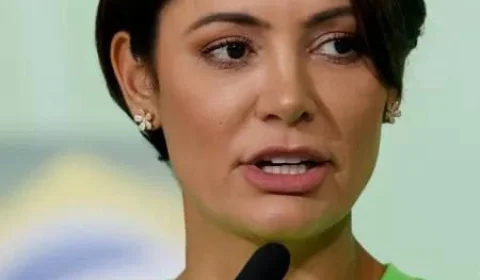 Michelle Bolsonaro doa moedas do espelho d’água do Alvorada para caridade