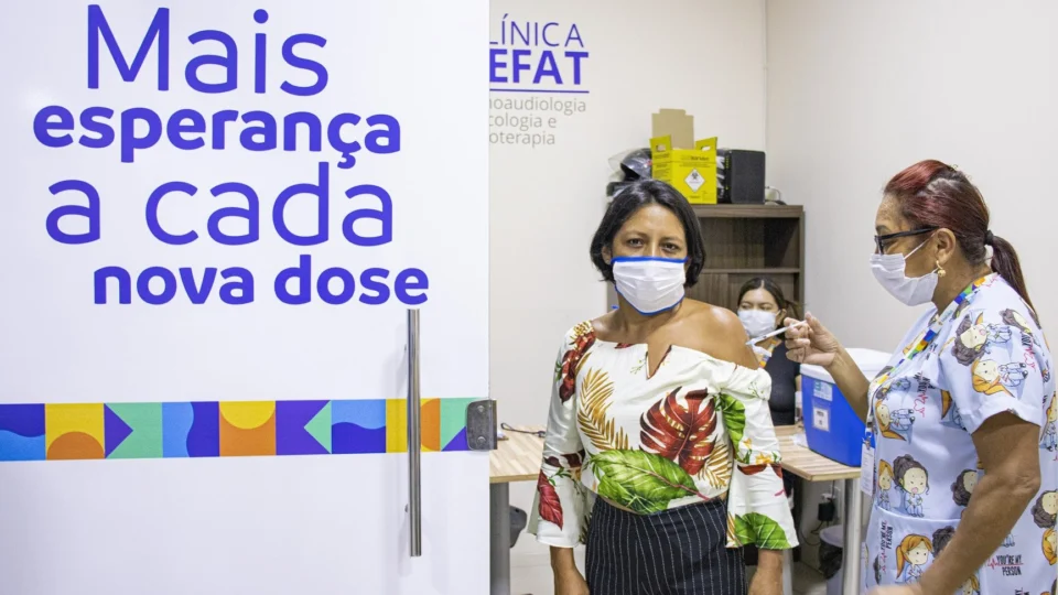 Covid-19: mais de 400 mil pessoas tomaram 4ª dose da vacina em Manaus