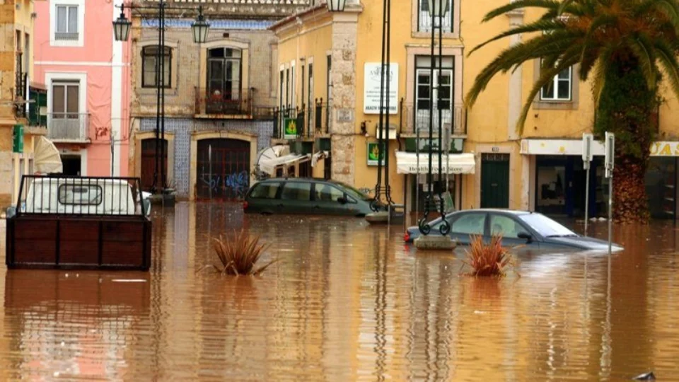 Tempestade provoca inundações em Portugal nesta terça-feira, 13