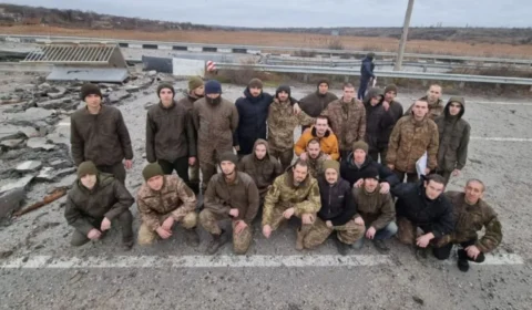 Ucrânia realiza troca com Rússia de 50 militares por prisioneiros de guerra