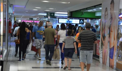 Vendas de Natal nos shoppings devem ter alta de 4%, projeta Abrasce