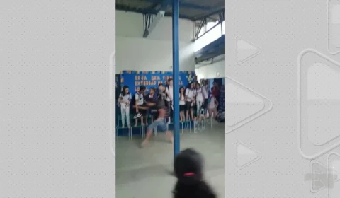 VÍDEO: forte chuva causa alagamento em escola municipal da Zona Norte de Manaus