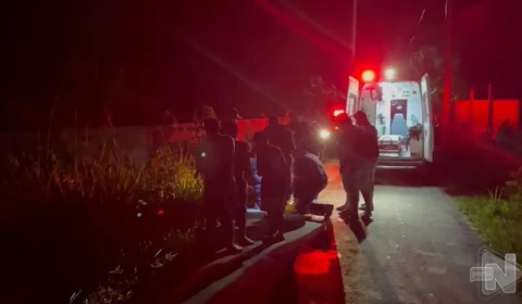 VÍDEO: polícia militar encontra homem baleado em ramal da Zona Leste de Manaus