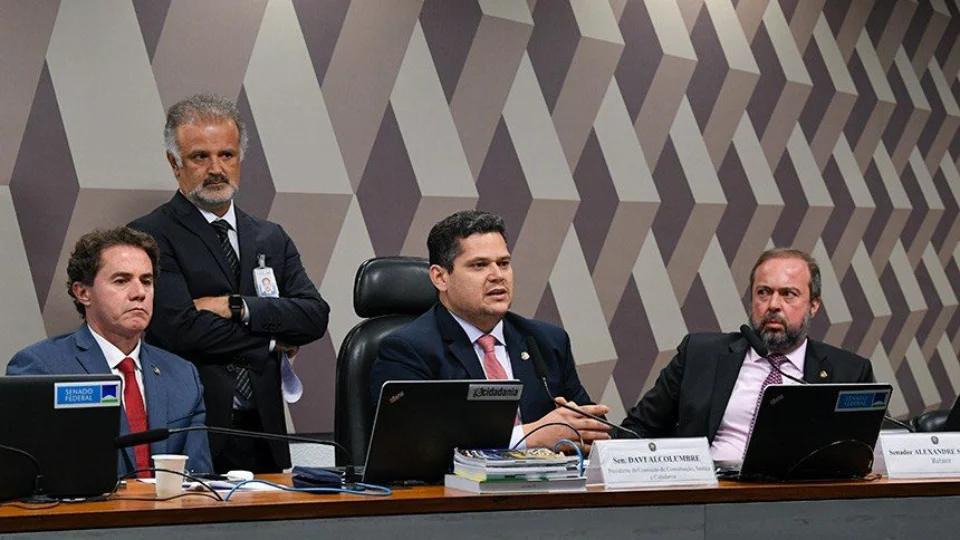 CCJ aprova PEC da transição que amplia teto de gastos em R$ 145 bilhões