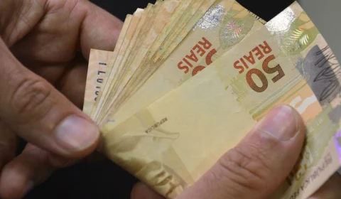 Taxação de super-ricos tiraria 2 bilhões de pessoas da pobreza, diz ONG