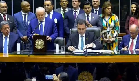 ‘Democracia foi a grande vitoriosa da eleição’, diz Lula durante posse