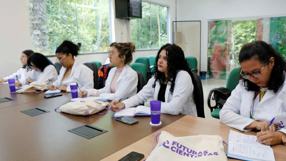 Mulheres na ciência: alunas amazonenses participam de projeto nacional
