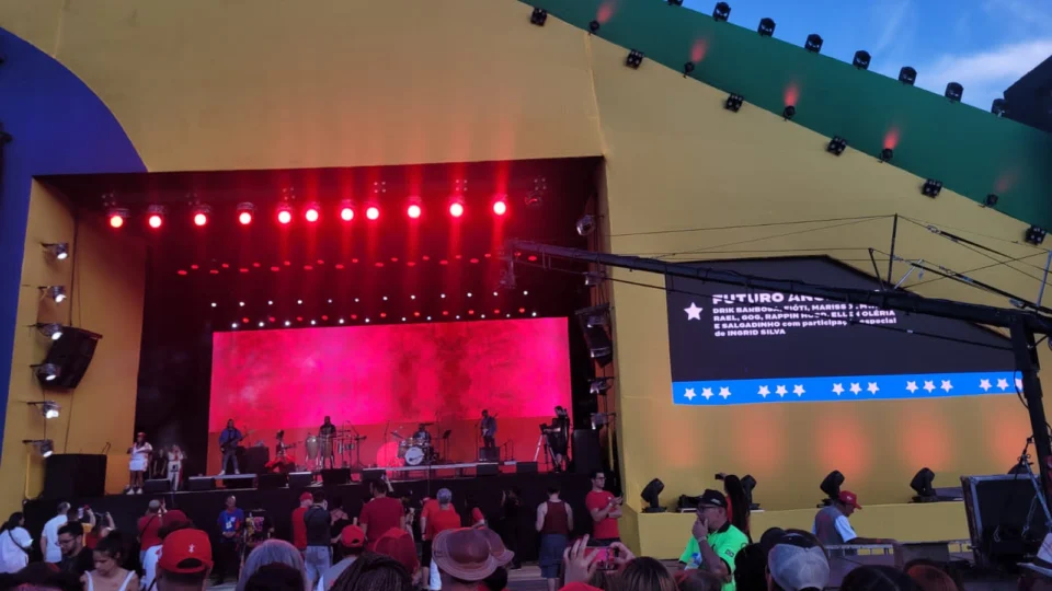 Festival do Futuro vai até às 4h da manhã e lota Esplanada, em Brasília