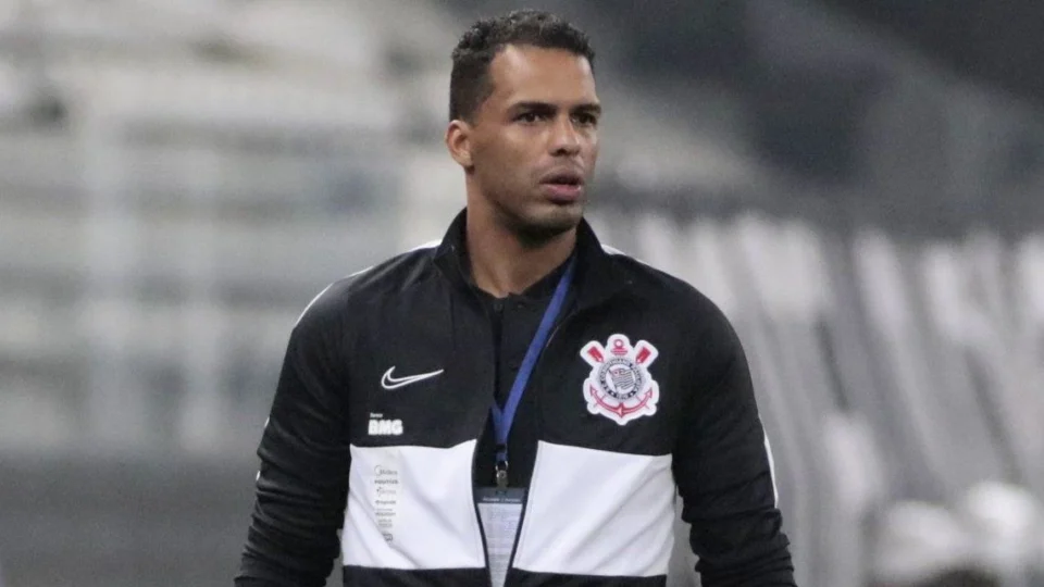 Técnico do Corinthians descarta ‘mudanças drásticas’ apesar de maratona
