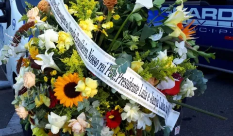 Presidente Lula manda flores e confirma que vai ao funeral de Pelé nesta terça