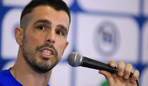 Bruno Fratus quer nova mentalidade da natação brasileira