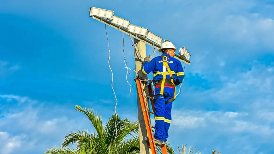 Iluminação: Comunidade São Sebastião recebe 51 pontos de LED em Manaus