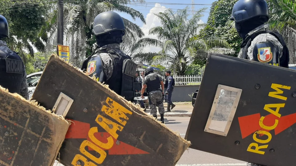 Tropas de segurança começam retirada de bolsonaristas do CMA, no AM; veja fotos