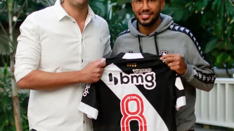 Vasco apresenta oficialmente volante Jair para temporada 2023