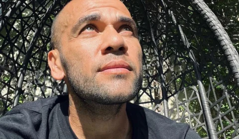 Daniel Alves não quis TV na cela que divide com outro brasileiro