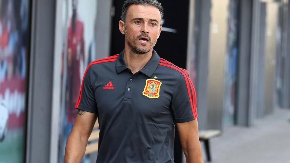 Luis Enrique pode assumir seleção brasileira de futebol; Felipão contesta: ‘Ganhou o quê?’