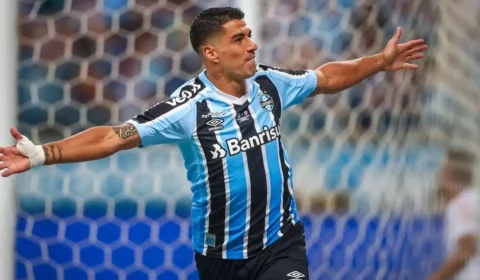 Luis Suárez marca e Grêmio vence Caxias de virada por 2 a 1 pelo Gaúcho