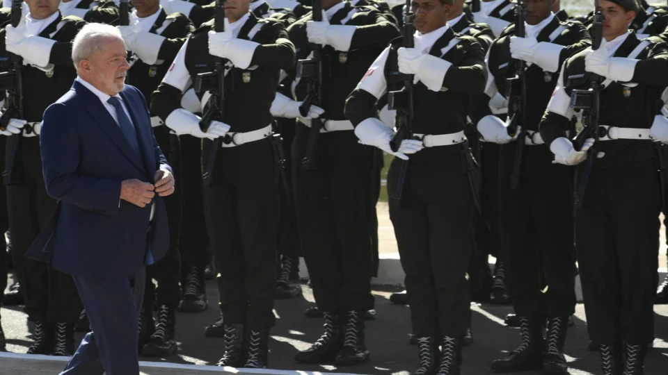 Lula volta a despachar do Palácio do Planalto, após PF finalizar ‘varredura’