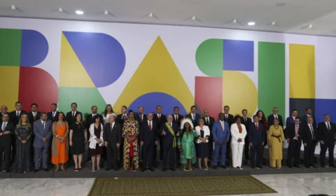 Lula faz primeira reunião ministerial do governo nesta sexta-feira