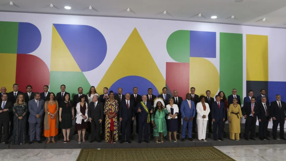 Lula faz primeira reunião ministerial do governo nesta sexta-feira