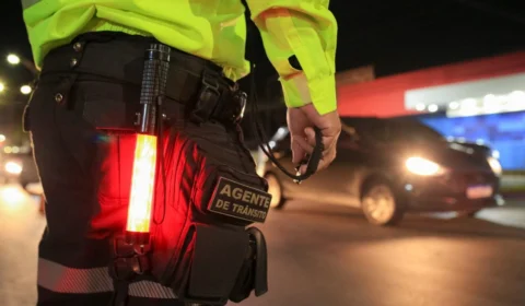 IMMU autua 72 motoristas por dirigirem com lâmpadas apagadas em Manaus