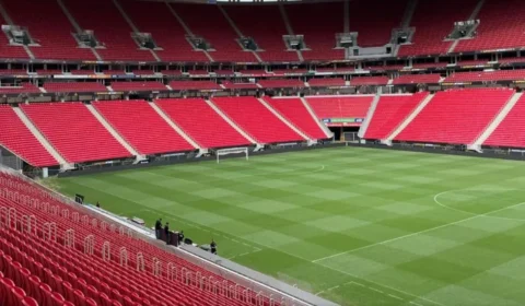 Gramado do Mané Garrincha recebe retoques para final da Supercopa do Brasil