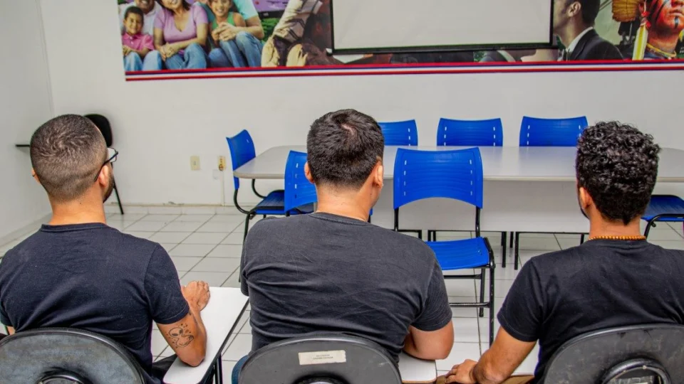 Lei Maria da Penha: Sejusc oferece reabilitação aos cumpridores de pena no AM