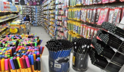 Aulas: impostos equivalem até 50% do valor dos itens escolares, diz ACSP