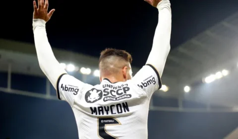 Maycon fecha contrato com Corinthians até fim de 2023